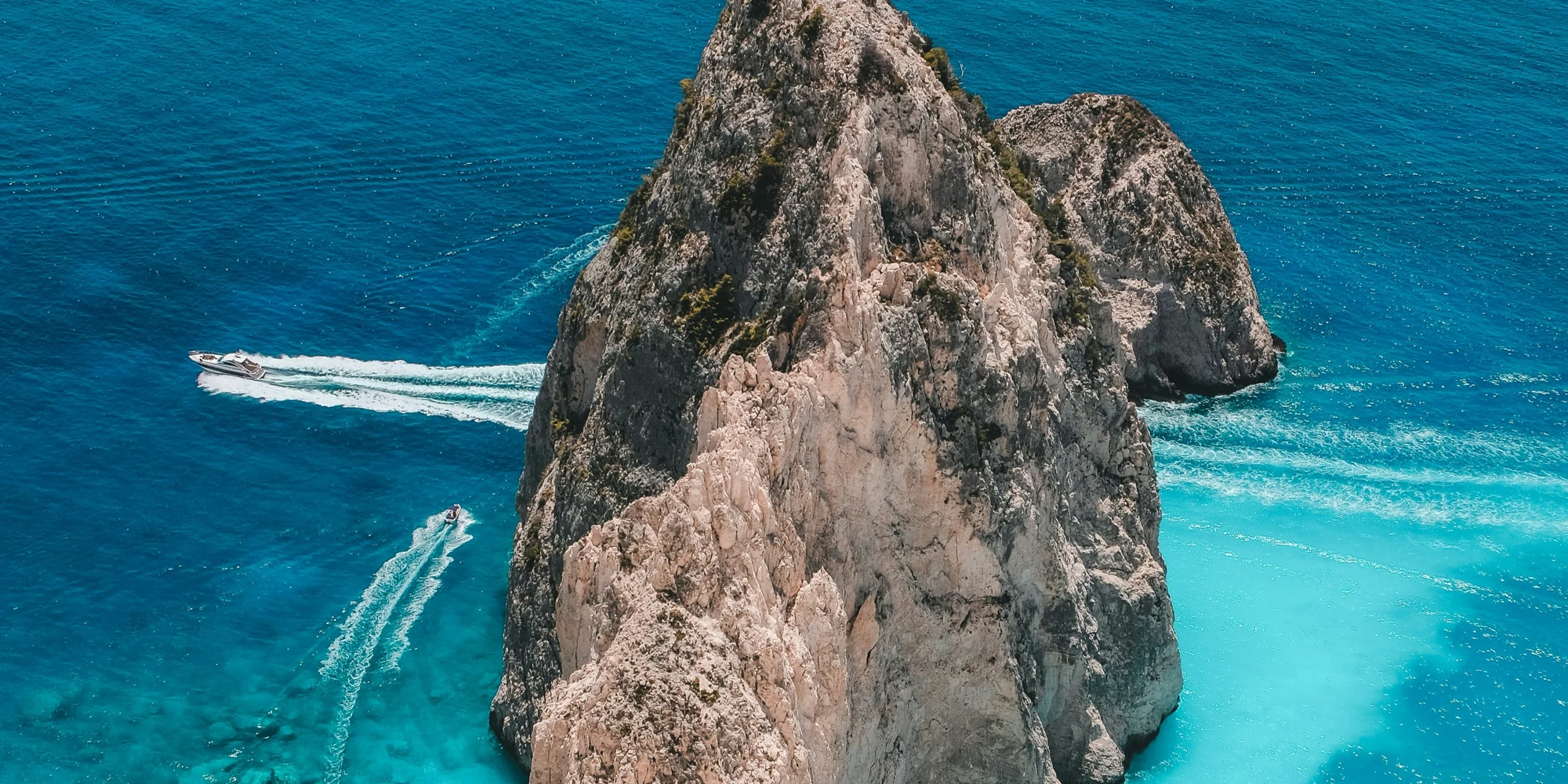 Formação rochosa na costa da Grécia
