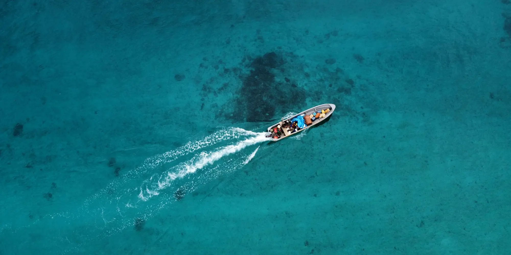 Barco de pesca da Papua-Nova Guiné no mar